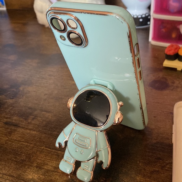 ⚡️ FLASH SALE ⚡️ Set Of 3 iPhone 13 Cases!! - Picture 3 of 6